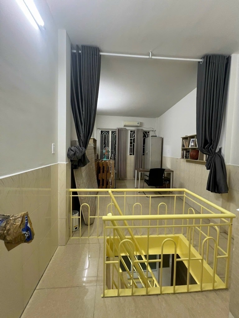 CHỦ THIỆN CHÍ BÁN NHÀ ĐƯỜNG HOÀNG DIỆU-GẦN TRƯỜNG ĐẠI HỌC LUẬT NGUYỄN TẤT THÀNH- QUA PHỐ ĐI BỘ - Ảnh 3