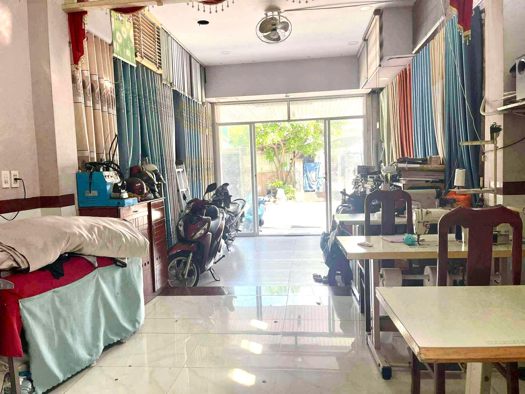 BÁN NHÀ 3 TẦNG HAI MẶT TIỀN KD 4 x 18M – SHR MỸ HUỀ, TRUNG CHÁNH HÓC MÔN – GIÁ CHỈ 5,9 TỶ - Ảnh 1