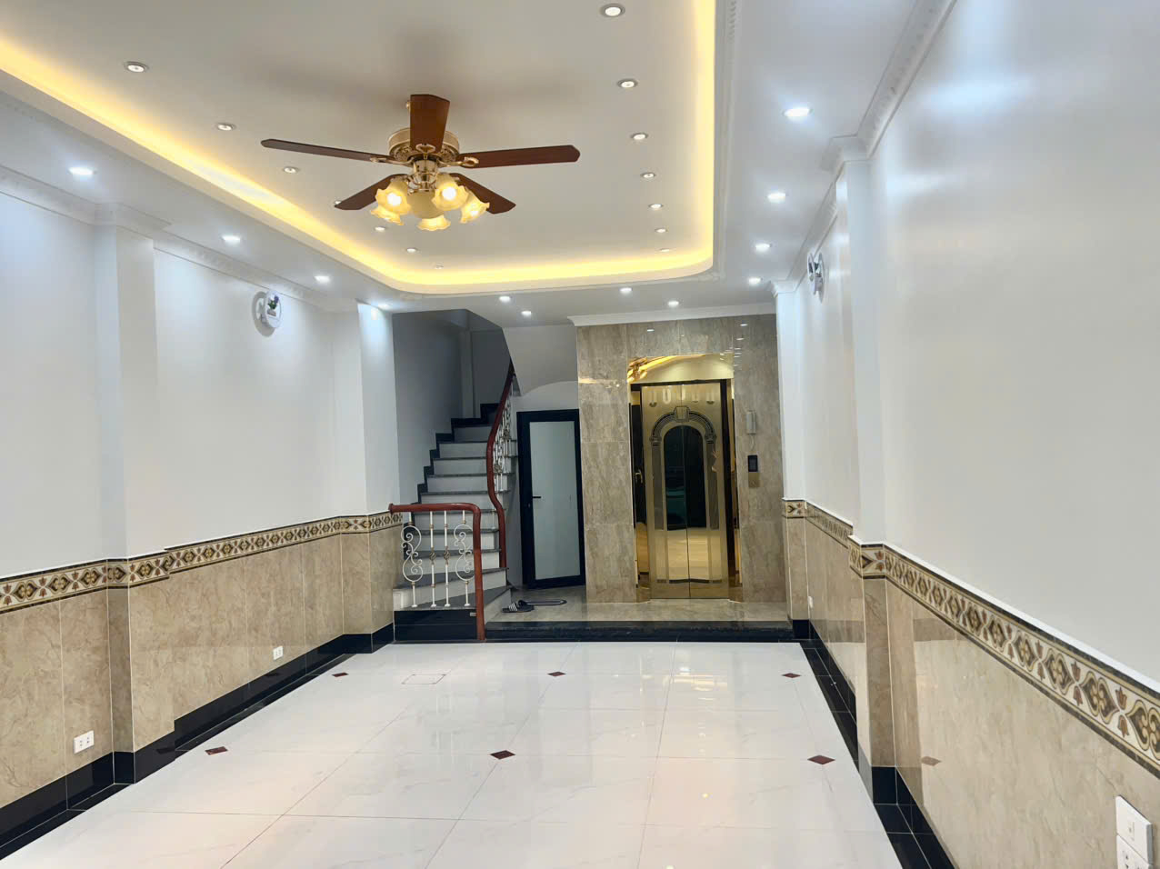 NHÀ CHÍNH CHỦ - GIÁ TỐT - Vị Trí Đẹp Tại Ngọc Thuỵ, Long Biên, TPHN - Ảnh 1