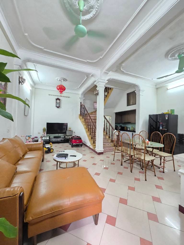 Nhà ngõ phố MINH KHAI hn...diện tích 74m2 x5 tầng mặt tiền 6,7m.. Chủ chào bán 12 tỷ. LH 0965569983 - Ảnh 1