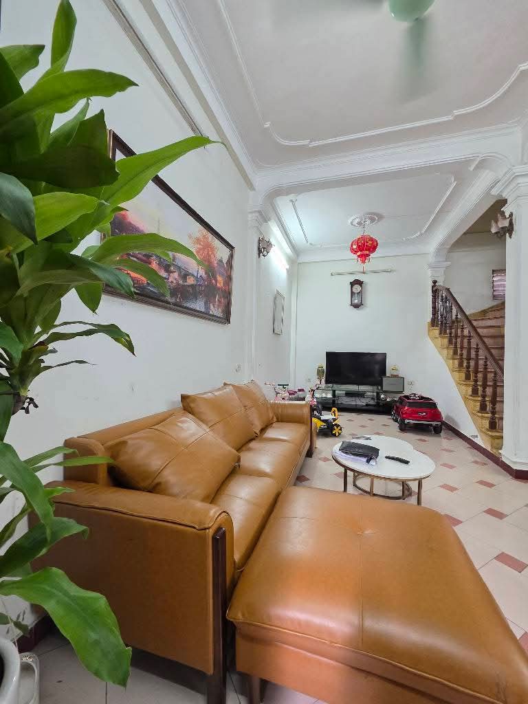 Nhà ngõ phố MINH KHAI hn...diện tích 74m2 x5 tầng mặt tiền 6,7m.. Chủ chào bán 12 tỷ. LH 0965569983 - Ảnh chính