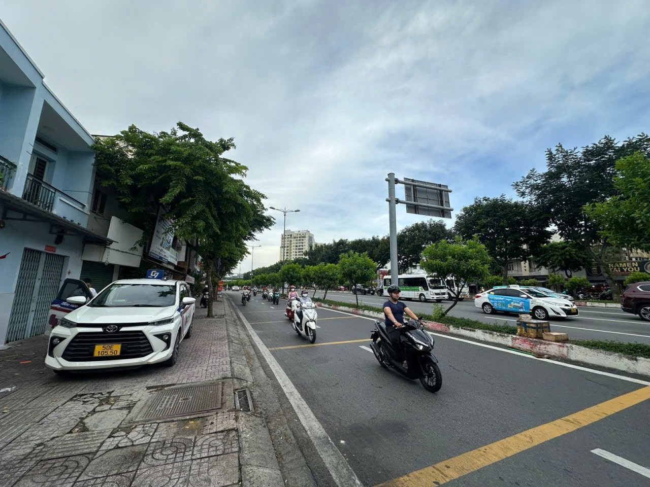 NHÀ PHẠM VĂN ĐỒNG GV - NGAY KHU TRUNG TÂM - 5 PHÚT RA SÂN BAY TSN - HẺM XE TẢI - 80M²(4,7×17) - 4 TẦNG HƠN 9 TỶ - Ảnh 1