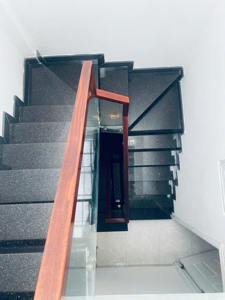 BÁN NHÀ 4 TẦNG, 38M2, TÔN THẤT THUYẾT, Q.4 - GIÁ 7.2 TỶ - SỔ HỒNG CHÍNH CHỦ - Ảnh 3