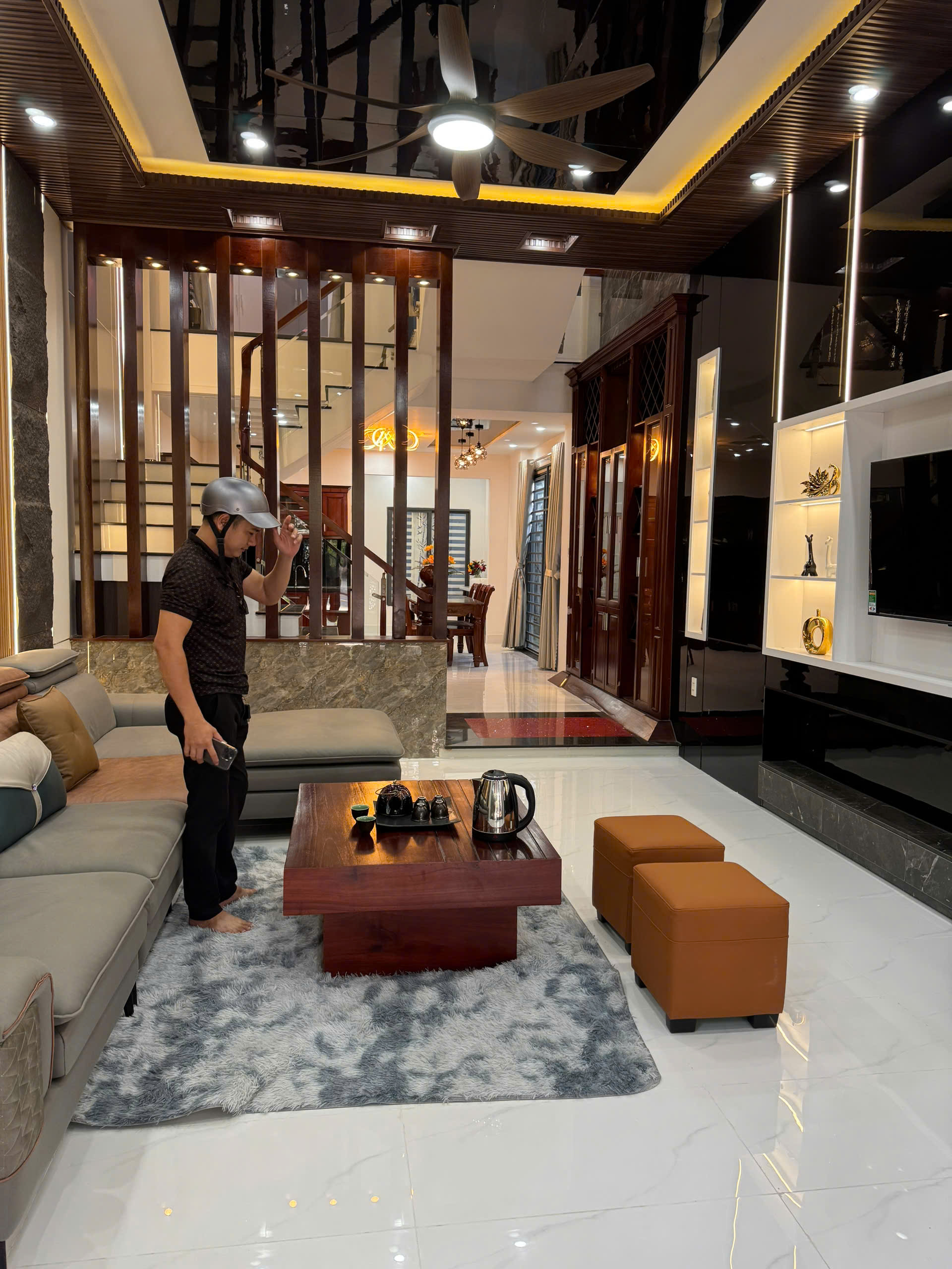 - Cần tiền kinh doanh, Nhà 3 tầng 2 mặt tiền, tô Hiến Thành gần Võ Văn Kiệt và sát bãi tắm mỹ khê. - Ảnh chính