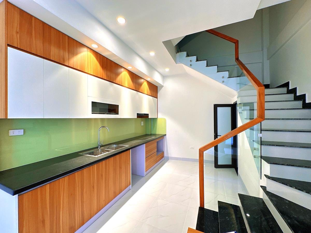 Siêu Phẩm Giá Tốt: NHÀ LẠC LONG QUÂN 72M², 5 TẦNG , MẶT TIỀN 6.5M – GIÁ CHỈ 11.5 TỶ - Ảnh 2