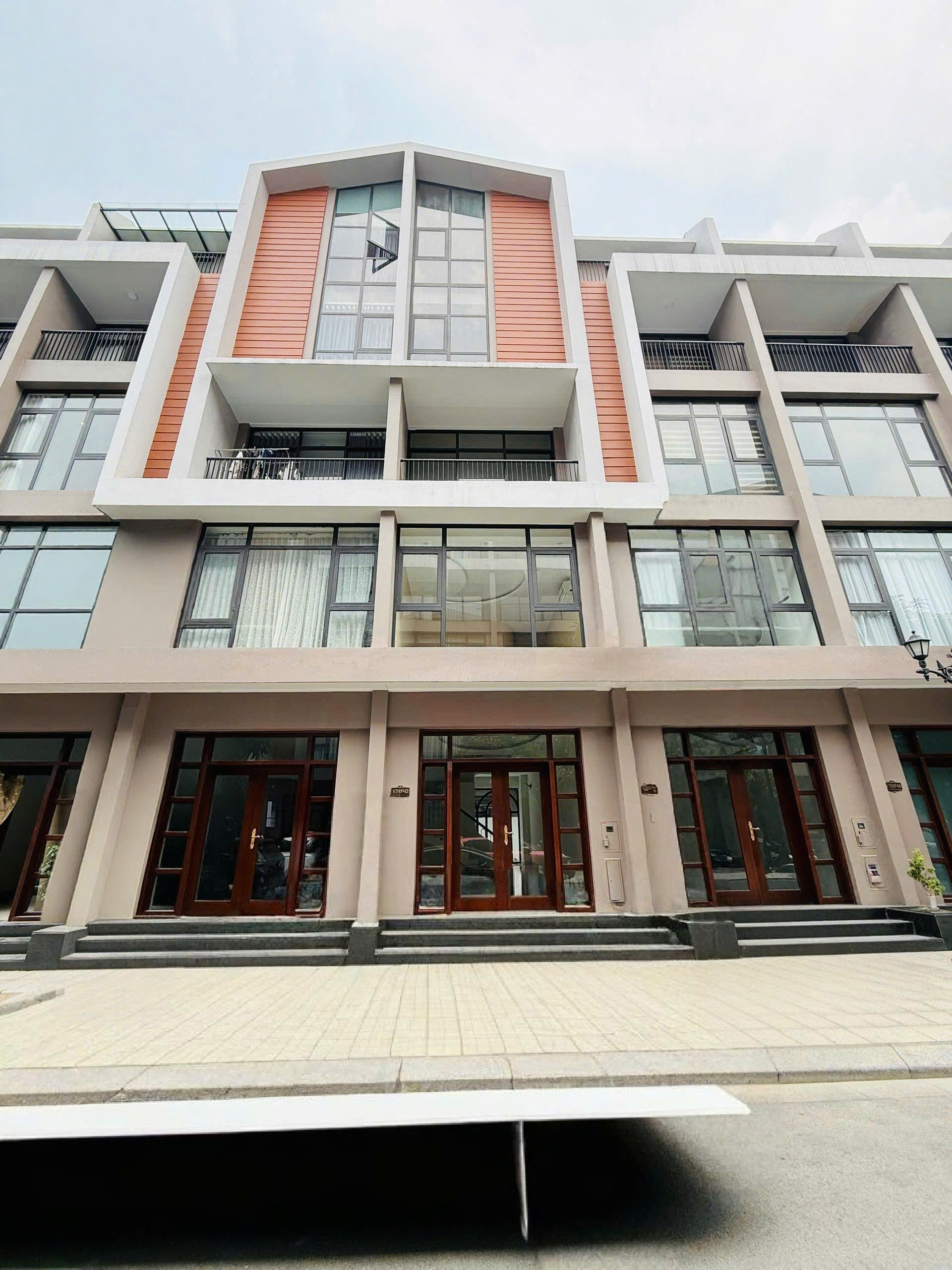 SỞ HỮU NGAY CĂN BIỆT THỰ ĐẸP - GIÁ TỐT - Vị Trí Đắc Địa Tại Vịnh Thiên Đường 7 Vinhomes Ocean Park 3 - Ảnh chính