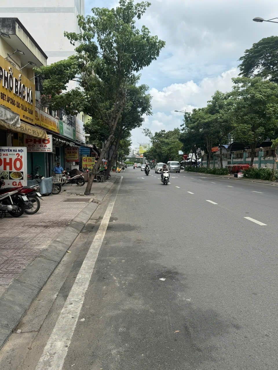 **Bán nhà hẻm 19 Hoàng Hoa Thám** p13 Tân Bình (9x16) chỉ 15 tỷ - Ảnh 1