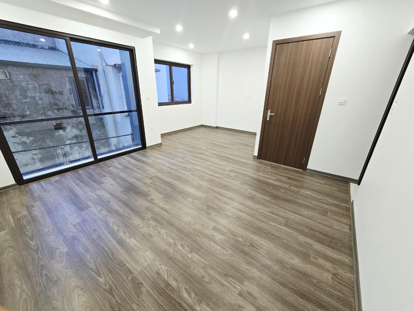 BÁN NHÀ NGUYỄN VĂN LINH- LONG BIÊN-50M2- 5 TẦNG- OTO ĐỖ- NHỈNH 8 TỶ - Ảnh chính