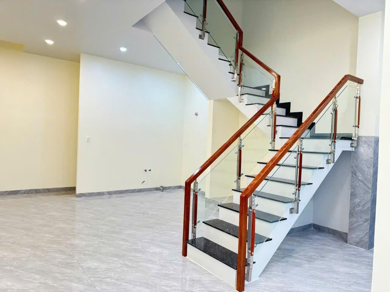 HẺM XE HƠI, BÌNH HƯNG HÒA, BÌNH TÂN. DT 57M2, 4 TẦNG, 5PN, GIÁ CHỈ NHỈNH 6 TỶ, SỔ HỒNG RIÊNG - Ảnh 2