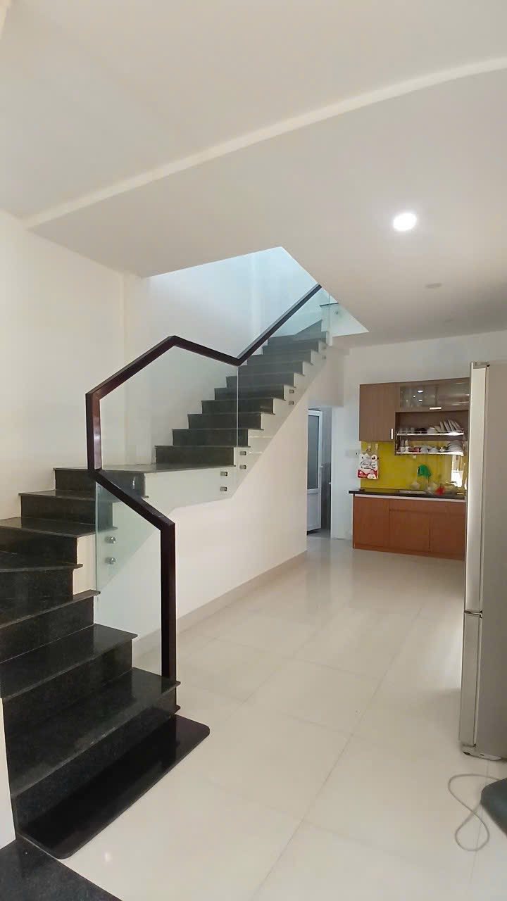 Bán nhà TTTP hẻm Trần nhật duật 49m2 giá rẻ chỉ 3ty2 - Ảnh 1
